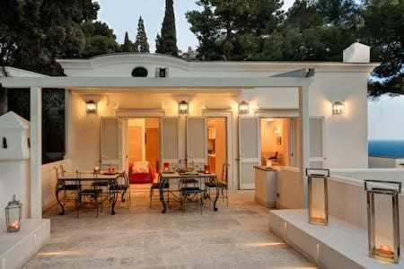 GOCCE VILLAS - Villa Bouganvillea Superb Capri Villa with Views