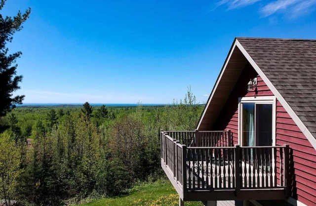 Gokotta Cottage: Cozy forest retreat with Lake Superior views