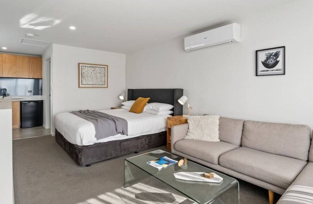 GOL001 · Elegant studio - walk to CBD. Perfect for workers