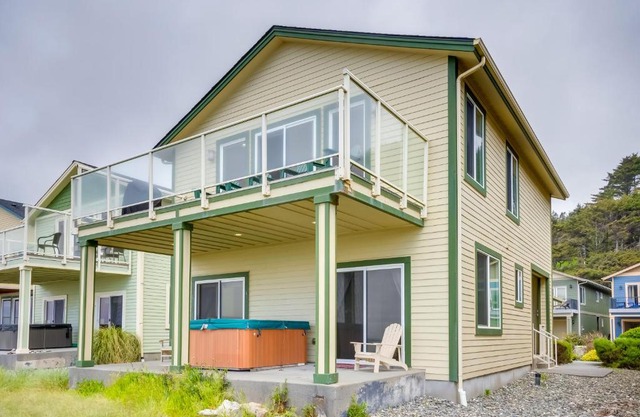 Gold Beach Retreat Private Hot Tub and Ocean Views!