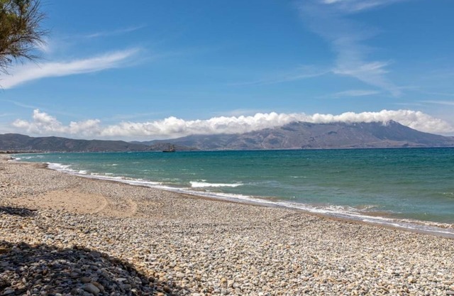 Cold Crest Home in Drapanias beach, Nopigia