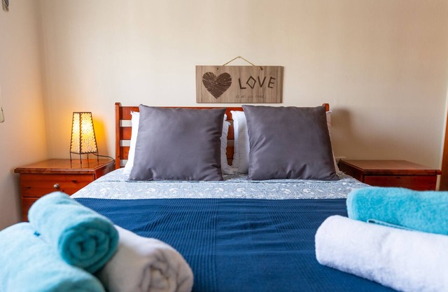Gold Feathers Apartment By STAY BnB