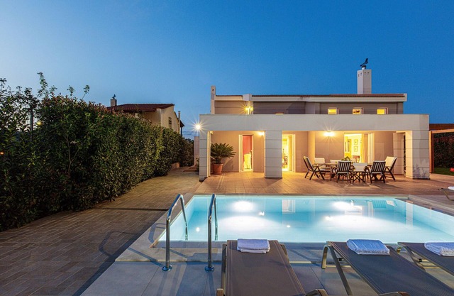 Gold Lux villa,pool,near super market,tavern,Armeni