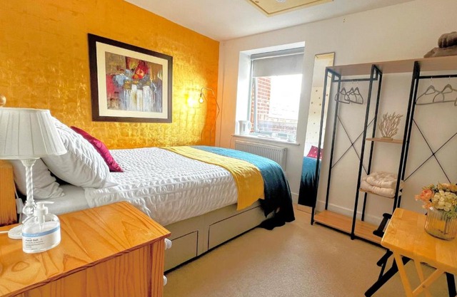GOLD Penthouse Room 5min to Basingstoke Hospital