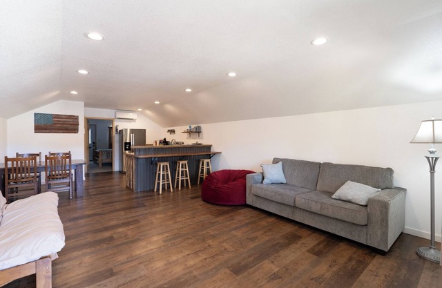 Gold VC Custer`s Loft | 1 Bed, 1 Bath