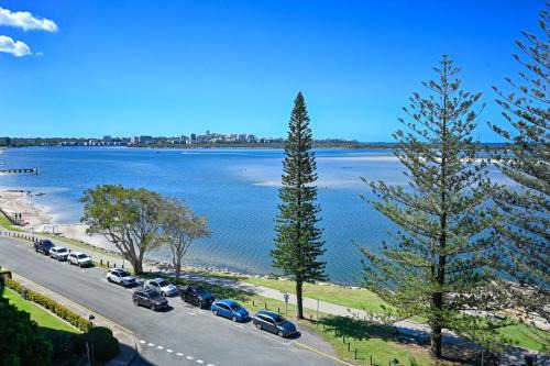 Golden Beach Ocean Views, Passage at your Doorstep