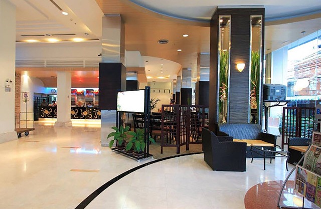 Golden Crown Grand Hotel