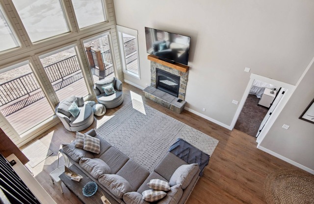 Golden Gable Lodge (Sleeps 19)