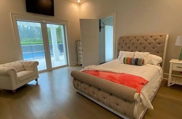 Golden Gate Estates 2-bedroom Beach house in Naples with WiFi, AC, Pool, Hot Tub