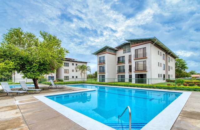 Golden Getaway Apartments