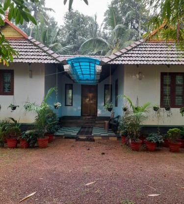 Golden Homestay (Parayil Farm House)