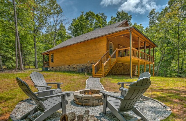 Golden Hour - EV Car Charger | Pet Friendly | Fire pit | Newly Built Modern Mountain Home
