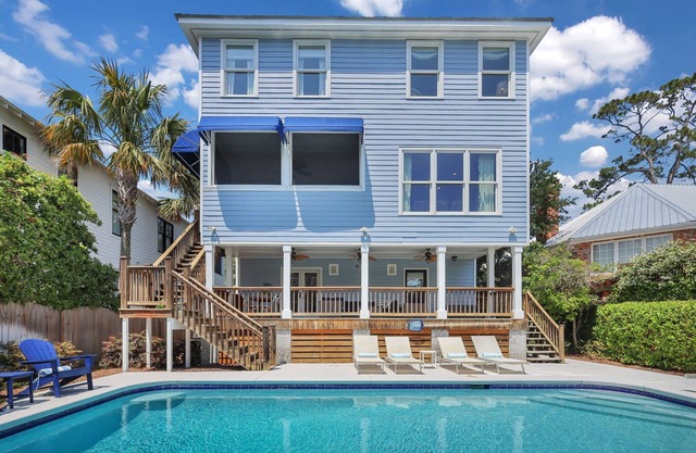 Golden Hour! The Perfect Beach Home, Private Heated Pool, Steps to Beach and Marsh, Sleeps 12