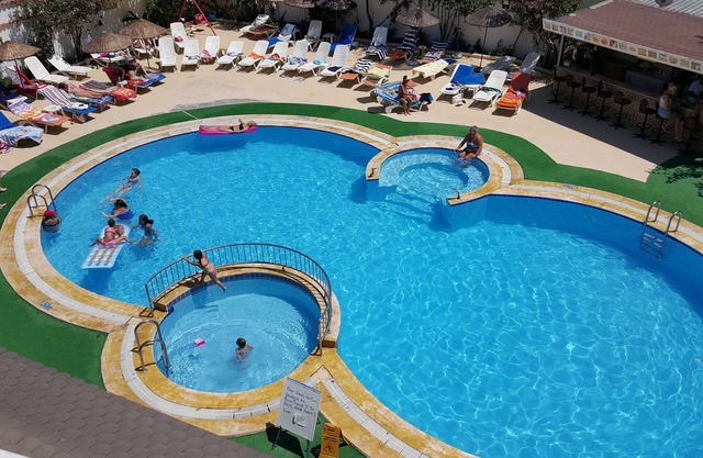 Golden Moon Apart Hotel