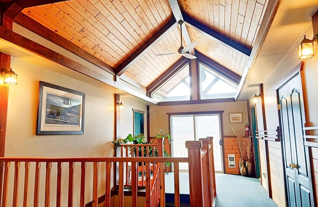 Golden Mountain View Suites