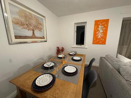 Golden Oak Two bed Apartment
