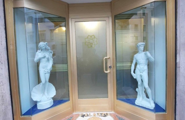 Golden palace luxury guest house