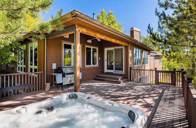 Golden Park City Getaway | Private Hot Tub | Home Theater