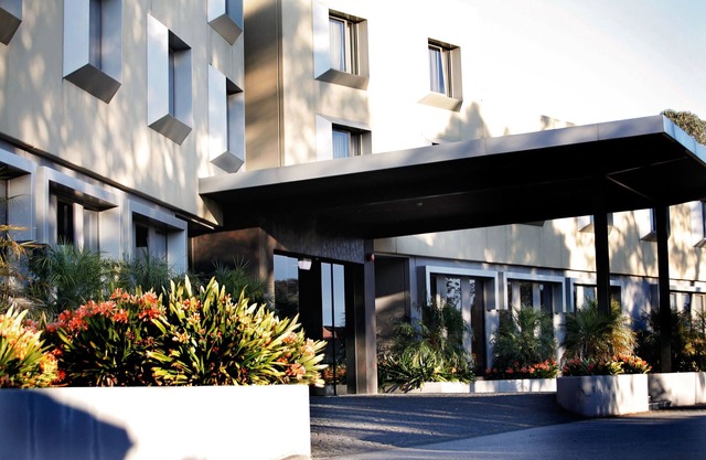 Golden Pebble Hotel