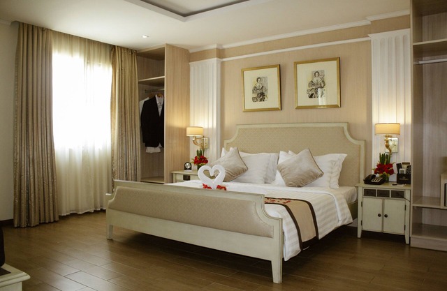 Golden Prince Hotel and Suites