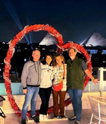Golden Pyramids view With Jacuzzi