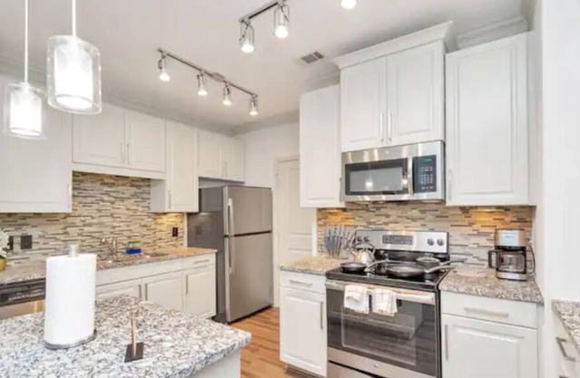 Golden Retreat w/ King Suite|2 BD| Pool|Gym