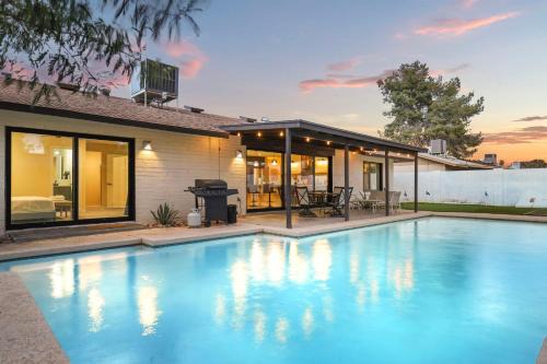 Golden Retreat W Pool, Putting Green