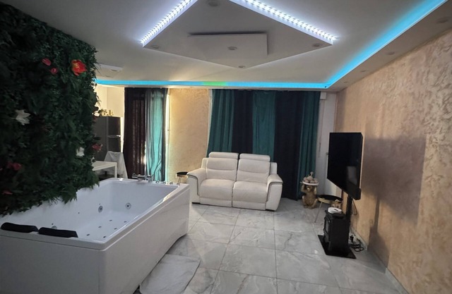 Golden seconds: luxury and relaxation with private Jacuzzi and massage chair