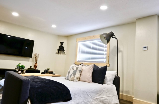 Golden Spike Stable Getaway in Downtown Tremonton