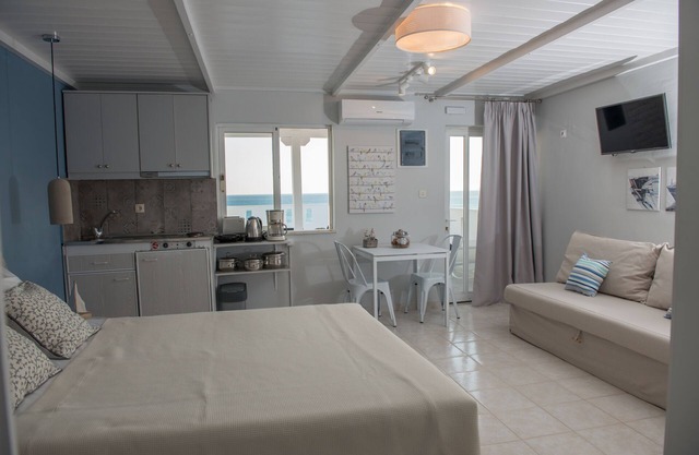Golden Sun - Hermoso estudio en un estilo moderno con increíbles vistas al mar.