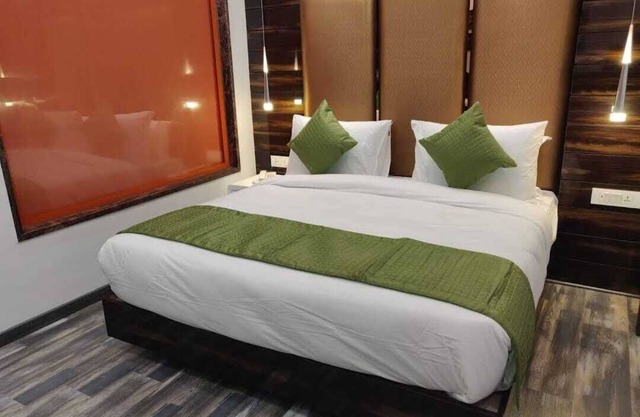 GOLDEN TREE HOTEL