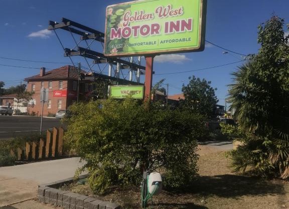 Golden West Motor Inn