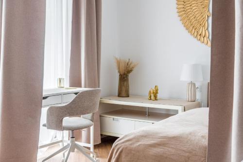 Golden Wings Warszawa by Aparo - Cicha Okolica, Nowy Apartament, Taras, Łóżeczko dla dziecka, Nowoczesne Bemowo