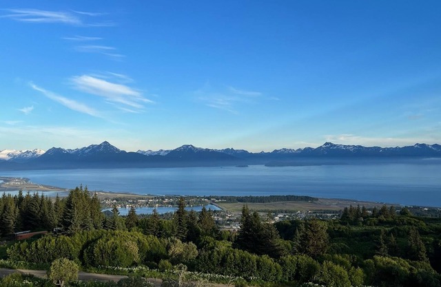 GOLDENEYE VIEW. UPSCALE, FULL AMENITIES AMAZING VIEW CONVENIENT TO ALL LOCATIONS