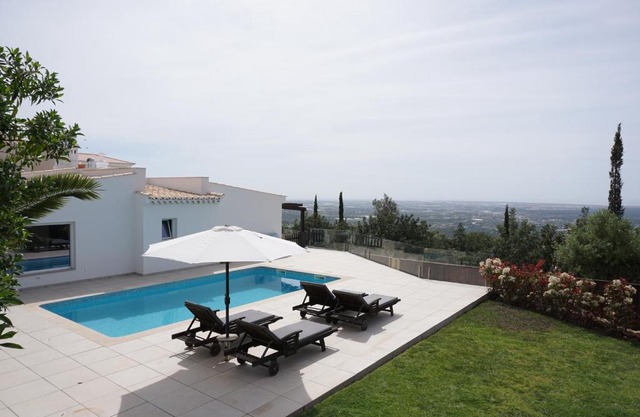 Goldra Cozy Villa with private pool