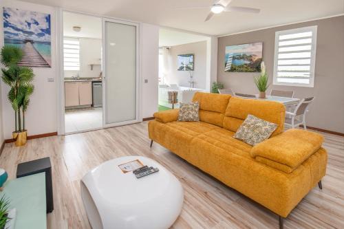 Goldy House, logement vue mer , jacuzzi 10min port et aéroport