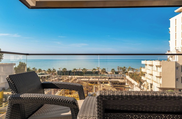 Golemi Lux Hotel