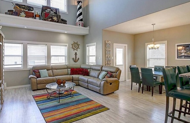 Golf Cart Friendly | Pool | BBQ| Great Location