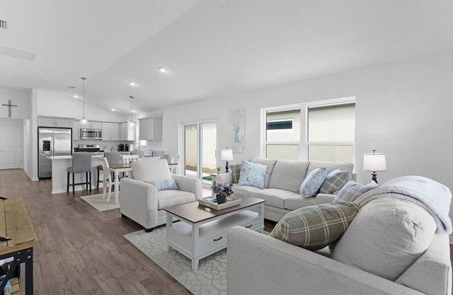 561i) Golf Cart/ Pool Access/ Garage Parking
