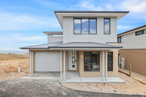 Golf Club Seaside Serenity by Ready Set Stay