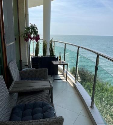 Golf Coast Boutique Studio with sea view