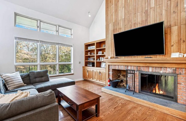 Golf Course, Fireplace, Pool Table | The Oasis*