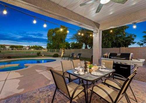 Golf Course Home With Free Heated Pool And Spa!