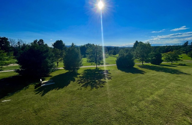 Golf course/mountain views with lake access