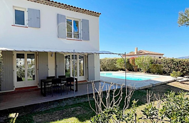 Golf de Pont Royal Villa des Alpilles climatisée 3 chambres Piscine chauffée Parking et Garage