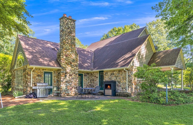 Golf Front Home with Course View, WiFi, Patio & Grill