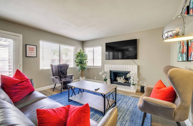 Golf, Shop & Explore: Sleek Getaway in Henderson!
