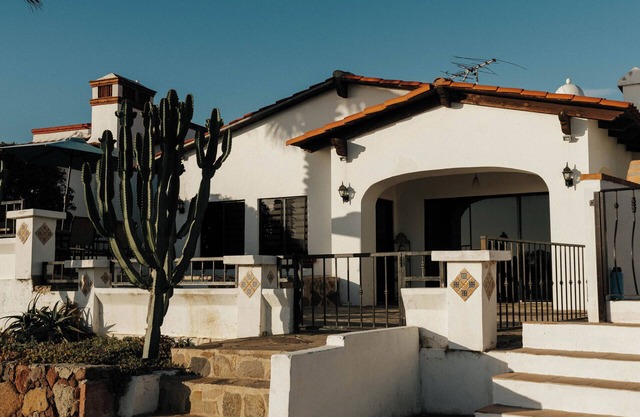 GOLF VIEW AND WALKING ACCESS