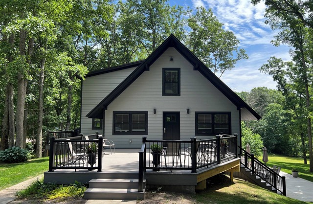 Golfer's Getaway! Located within one mile of Dream and Nightmare Golf Courses