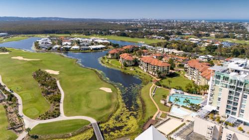 Golfer's Paradise - Pelican Waters